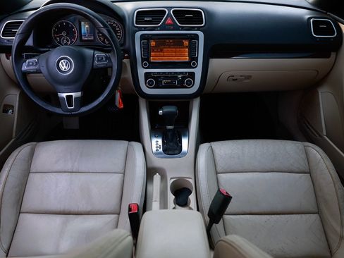 Used 2011 Volkswagen Eos Lux image 2