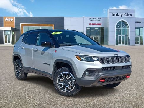 Used 2024 Jeep Compass Trailhawk AWD/4WD image 1