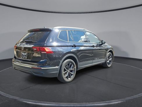 Used 2024 Volkswagen Tiguan SE image 25