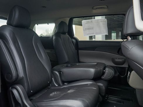 New 2026 Kia Carnival EX FWD image 13