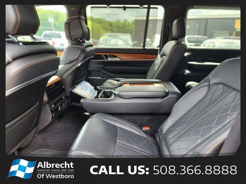 Used 2024 Jeep Grand Wagoneer L Series III AWD/4WD image 16