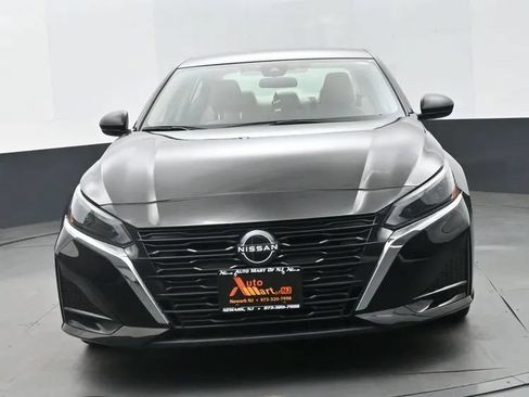 Used 2025 Nissan Altima 2.5 SV FWD image 3