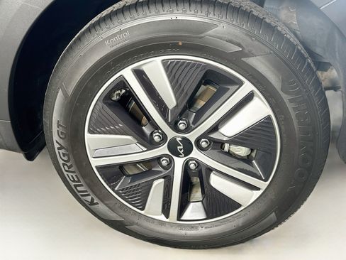 Used 2022 Kia Niro EX Premium FWD image 11