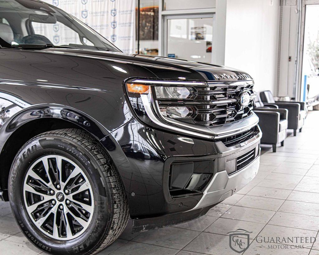 Used 2025 Ford Expedition Platinum AWD/4WD image 4