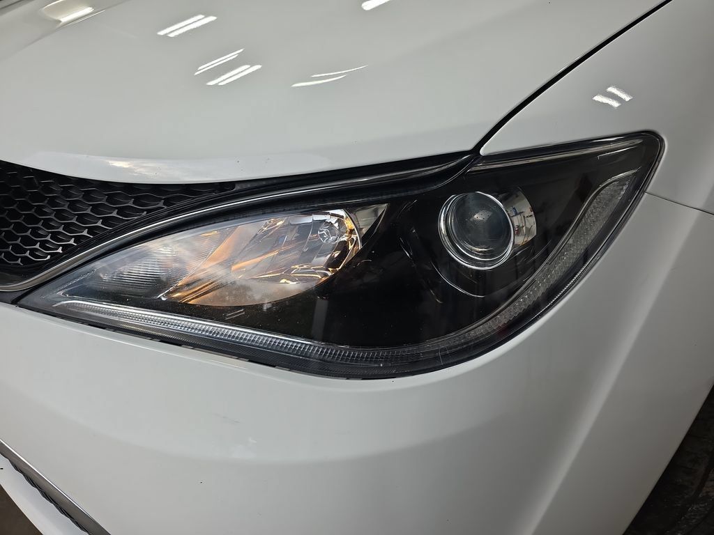 Used 2017 Chrysler Pacifica Touring-L w/ Tire & Wheel Group FWD image 33