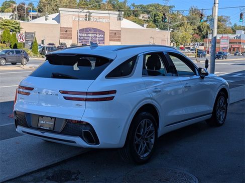 Used 2022 Genesis GV70 2.5T w/ Advanced Package image 6