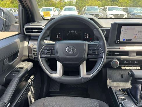 Used 2025 Toyota 4Runner SR5 AWD/4WD image 22