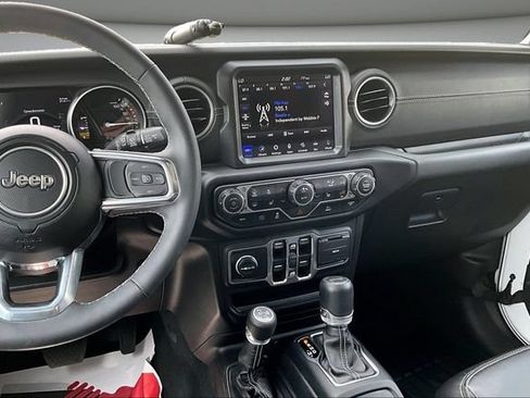 Used 2023 Jeep Wrangler Unlimited Sahara w/ Cold Weather Group AWD/4WD image 9