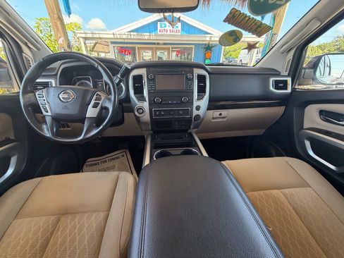 Used 2017 Nissan Titan SV RWD image 19