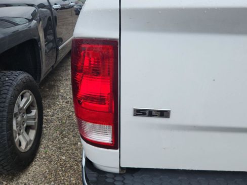 Used 2019 RAM 1500 Classic SLT AWD/4WD image 5