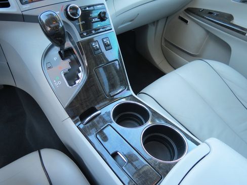 Used 2013 Toyota Venza XLE image 25