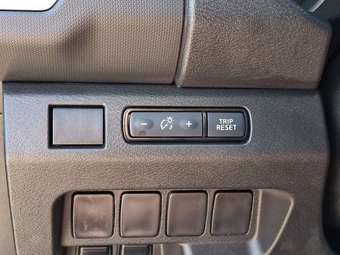 Used 2024 Nissan Frontier SV AWD/4WD image 27