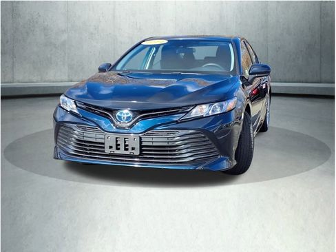 Used 2019 Toyota Camry LE image 4