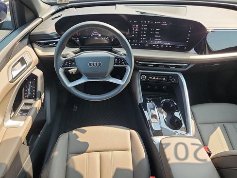 Certified 2025 Audi Q5 Premium w/ Convenience Package AWD/4WD image 4