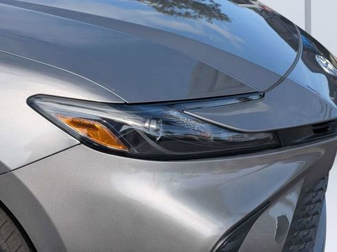 Used 2025 Toyota Camry SE FWD image 9