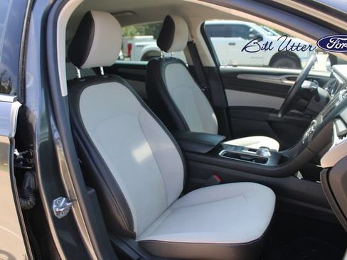 Used 2020 Ford Fusion SE w/ Equipment Group 151A FWD image 10