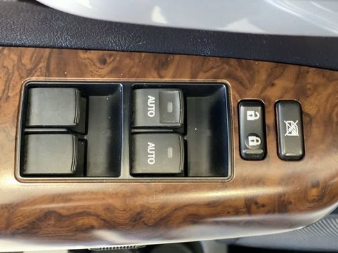 Used 2010 Toyota Tundra Limited image 16