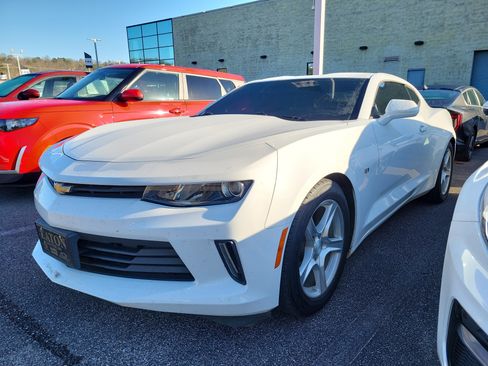 Used 2018 Chevrolet Camaro LT image 3