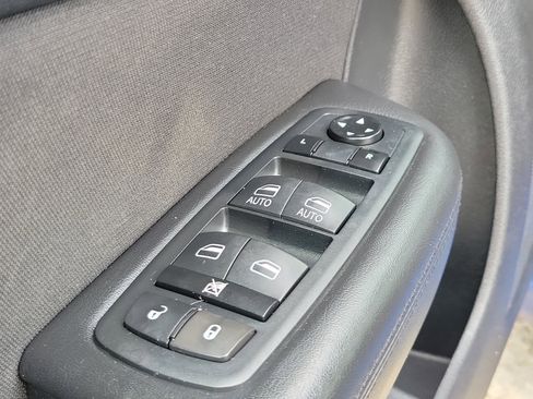 Used 2016 Chrysler 200 Limited w/ Convenience Group image 13