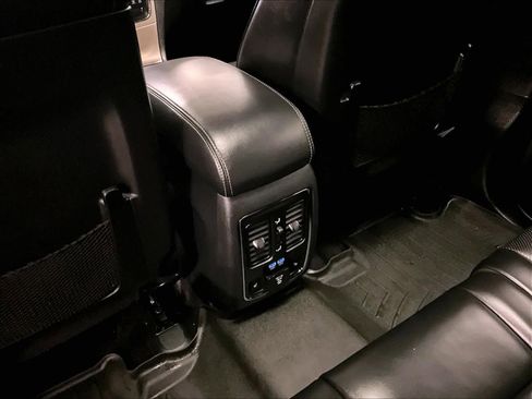 Used 2017 Jeep Grand Cherokee Overland image 29