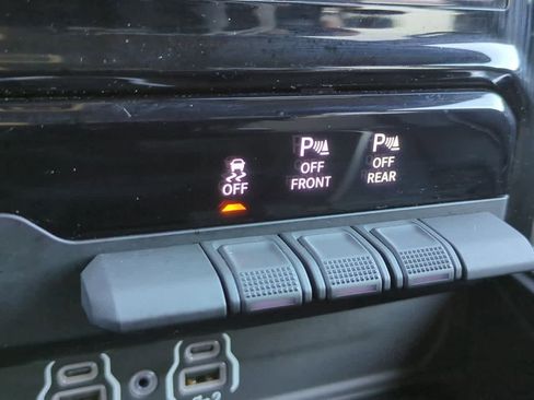 Used 2025 RAM 1500 Laramie image 18