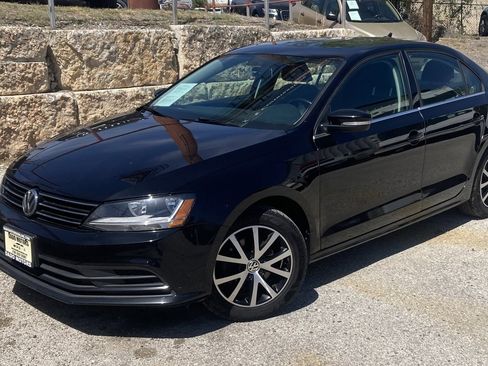 Used 2017 Volkswagen Jetta SE image 1