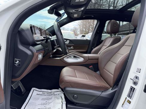 Used 2024 Mercedes-Benz GLS 450 4MATIC image 12