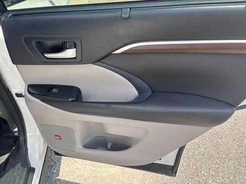 Used 2016 Toyota Highlander Limited Platinum image 21