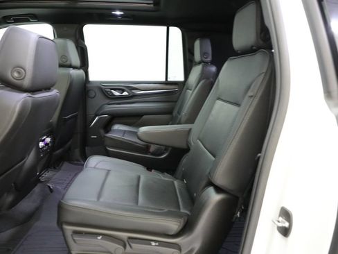 Used 2022 GMC Yukon XL Denali w/ Denali Premium Package AWD/4WD image 12