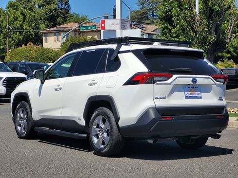 Certified 2022 Toyota RAV4 XLE w/ Convenience Package AWD/4WD image 8