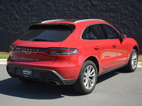 Certified 2026 Porsche Macan AWD/4WD image 7