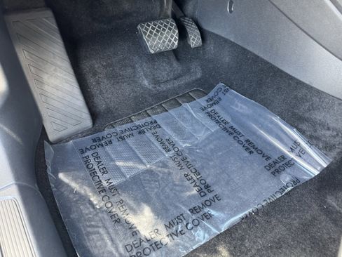 Used 2025 Volkswagen Taos SE image 19