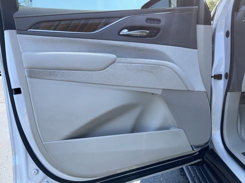 Used 2022 Cadillac Escalade Premium Luxury Platinum image 13