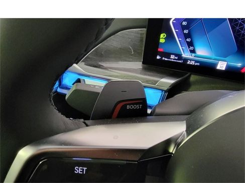 New 2025 BMW 740i xDrive w/ Premium Package image 21