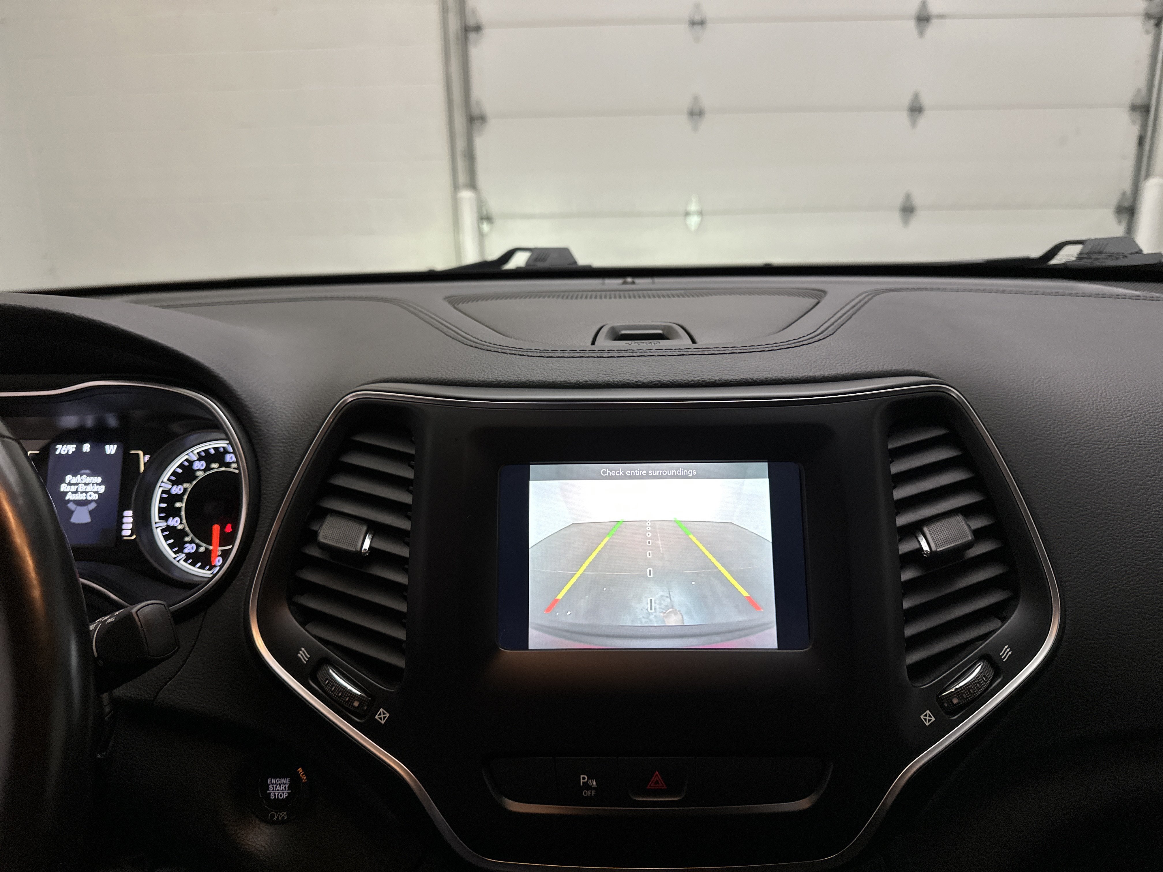 Used 2020 Jeep Cherokee Latitude Plus w/ Comfort/Convenience Group AWD/4WD image 30