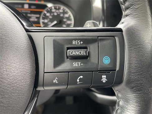 Used 2022 Nissan Pathfinder SL image 16