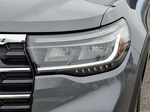 Certified 2025 Ford Explorer Active image 12