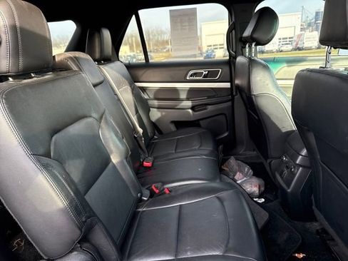 Used 2016 Ford Explorer XLT w/ Equipment Group 202A image 14