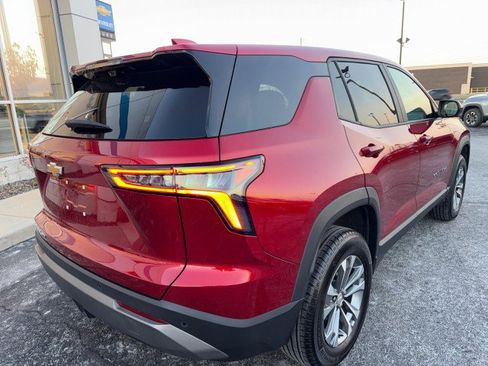 Used 2025 Chevrolet Equinox LT w/ Safety and Technology Package image 3