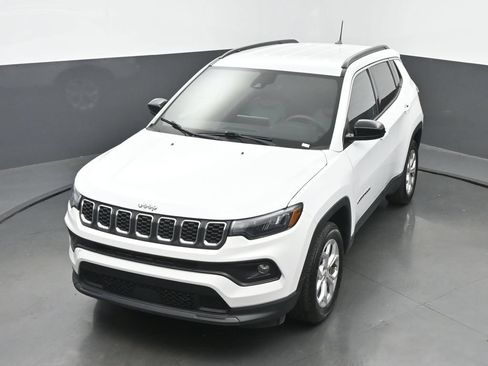 Used 2024 Jeep Compass Latitude AWD/4WD image 40