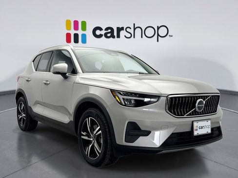Used 2025 Volvo XC40 B5 Core image 7