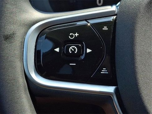 Certified 2025 Volvo XC60 B5 Plus image 19