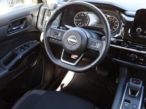 Certified 2025 Nissan Pathfinder SV FWD image 25