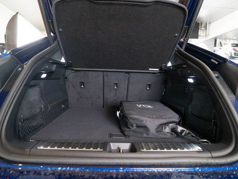Certified 2025 Porsche Macan 4S Electric AWD/4WD image 39