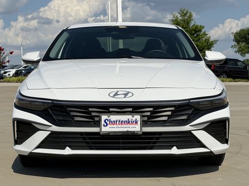 Used 2024 Hyundai Elantra SE FWD image 7