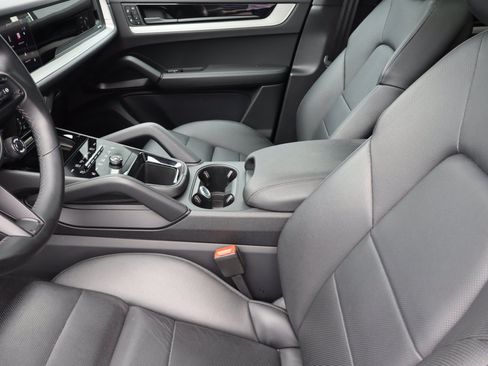 Used 2024 Porsche Cayenne S AWD/4WD image 29