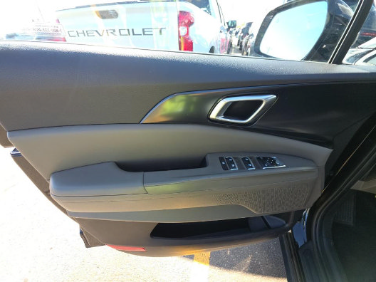 Used 2025 Kia Carnival FWD image 9