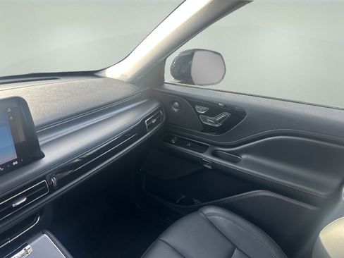 New 2025 Lincoln Aviator AWD w/ Jet Appearance Package image 18