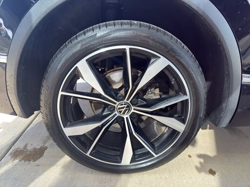 Used 2022 Volkswagen Tiguan SEL R-Line image 20