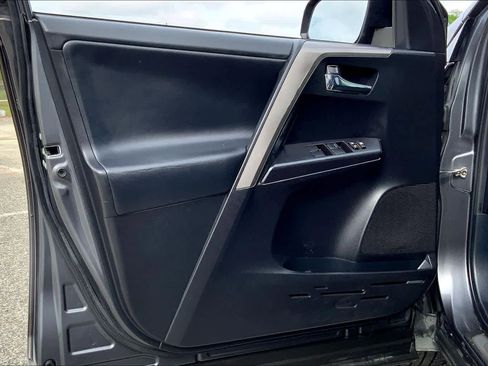 Used 2018 Toyota RAV4 XLE w/ Plus Extra Value Package image 21